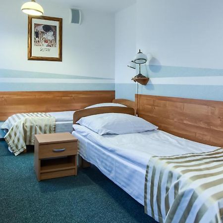 Hotel Konin Конин Екстериор снимка
