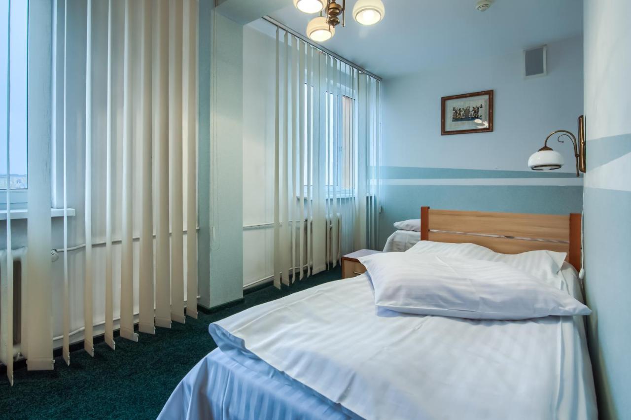 Hotel Konin Конин Екстериор снимка
