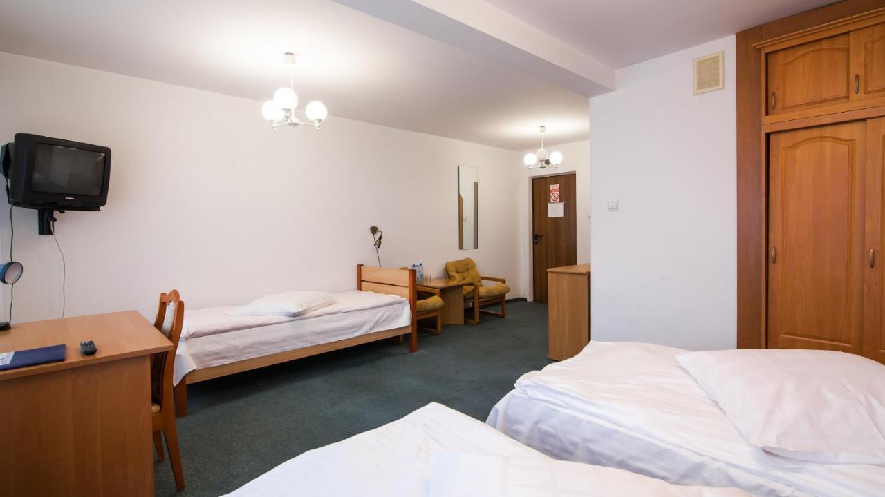 Hotel Konin Конин Екстериор снимка