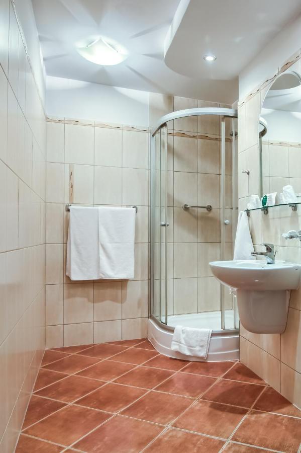 Hotel Konin Конин Екстериор снимка