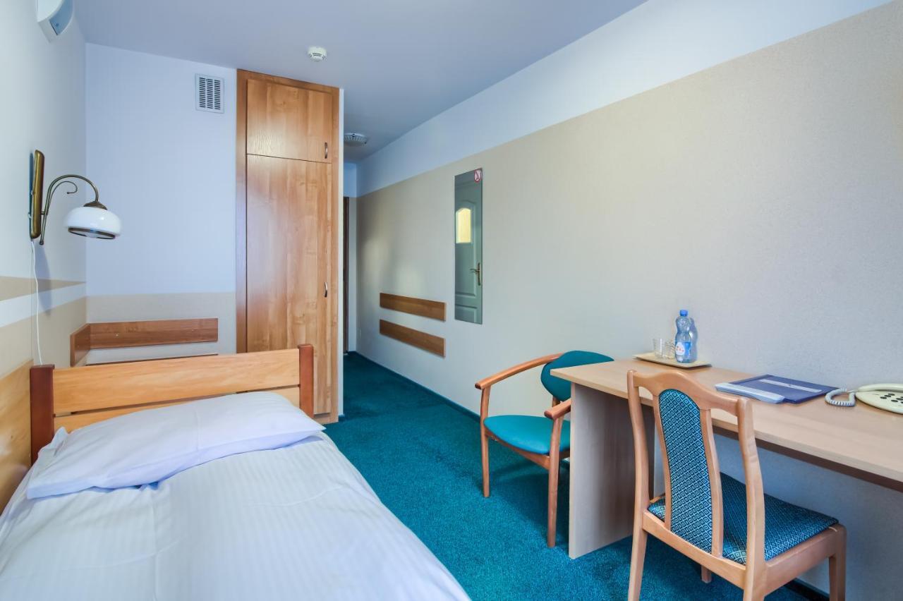 Hotel Konin Конин Екстериор снимка