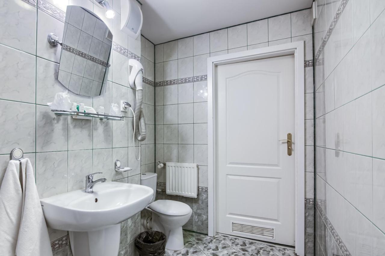 Hotel Konin Конин Екстериор снимка