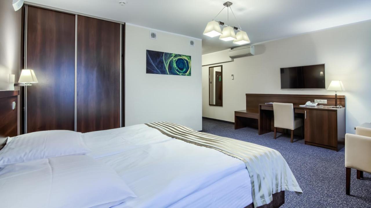 Hotel Konin Конин Екстериор снимка