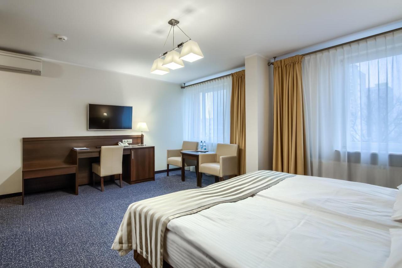 Hotel Konin Конин Екстериор снимка