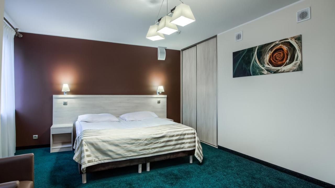 Hotel Konin Конин Екстериор снимка