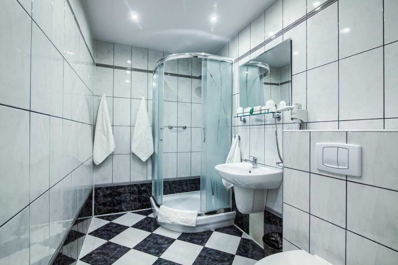 Hotel Konin Конин Екстериор снимка