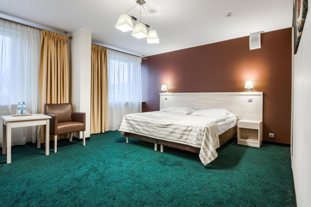 Hotel Konin Конин Екстериор снимка