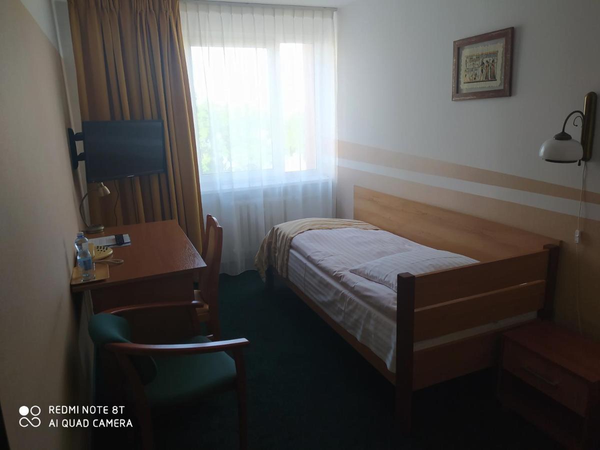 Hotel Konin Конин Екстериор снимка