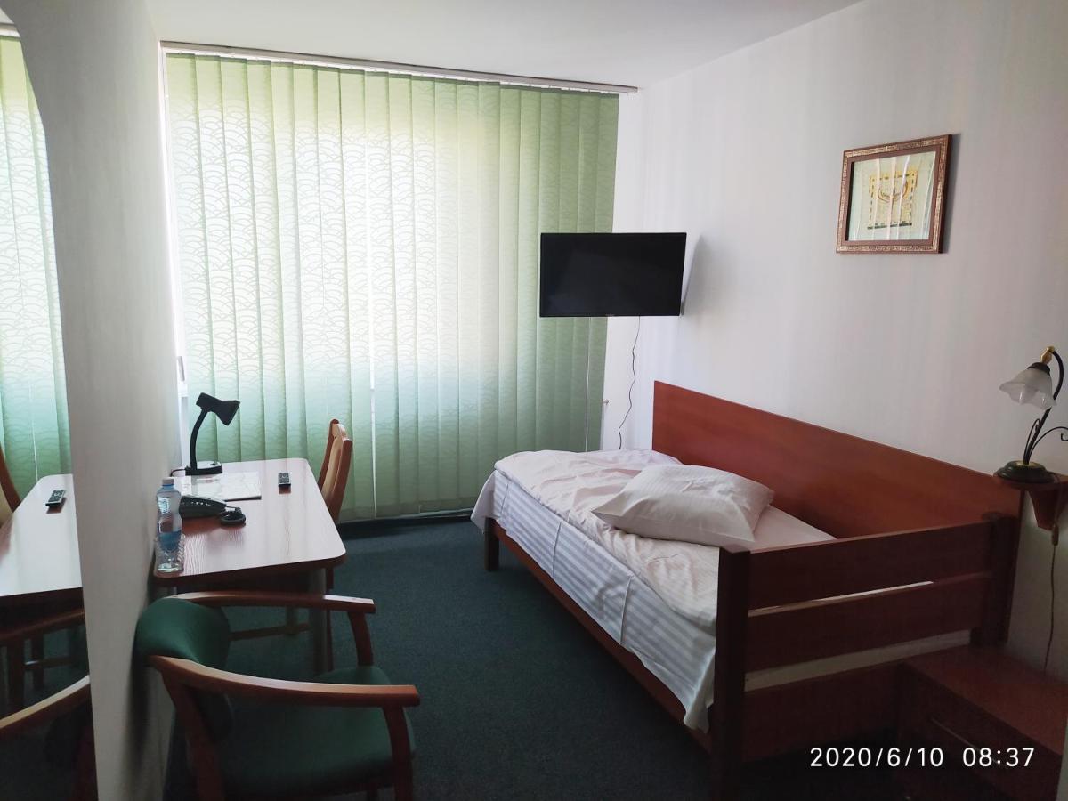 Hotel Konin Конин Екстериор снимка