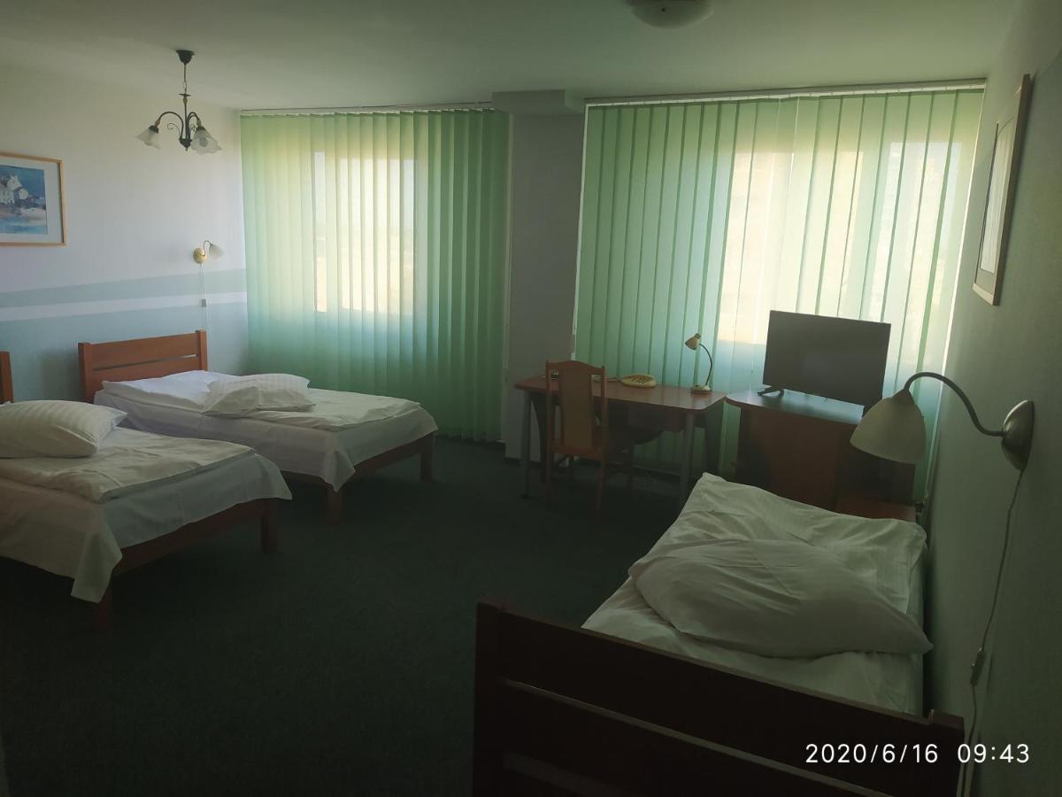 Hotel Konin Конин Екстериор снимка