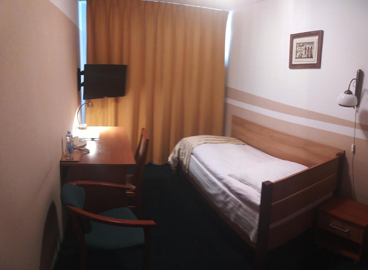 Hotel Konin Конин Екстериор снимка