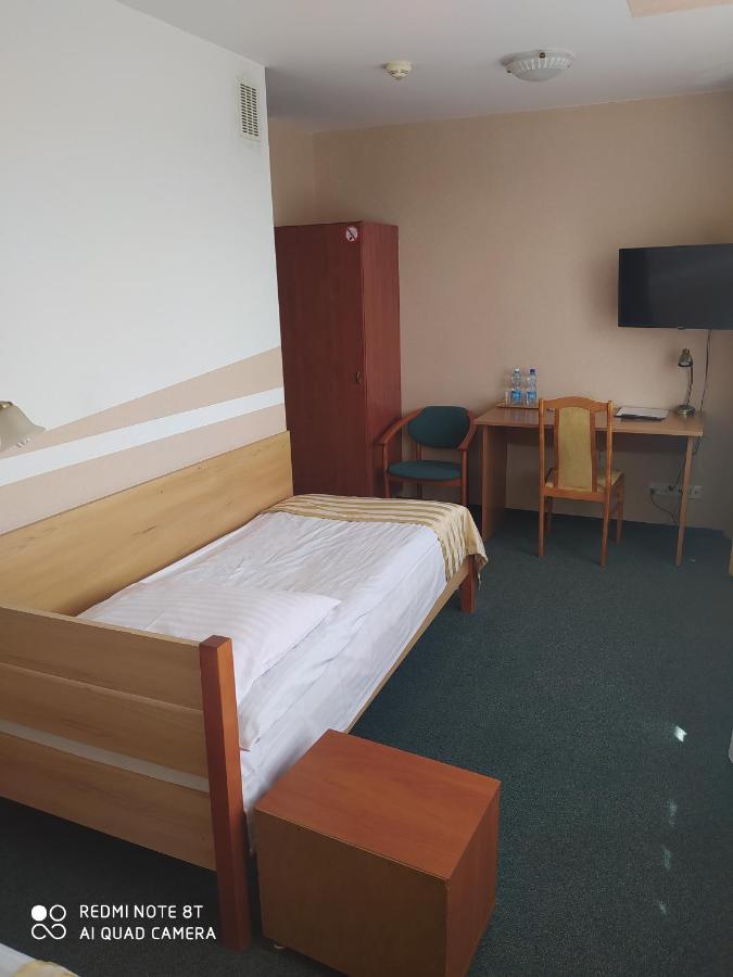 Hotel Konin Конин Екстериор снимка